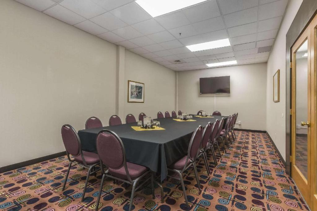Quality Inn & Suites Саскатун Екстер'єр фото
